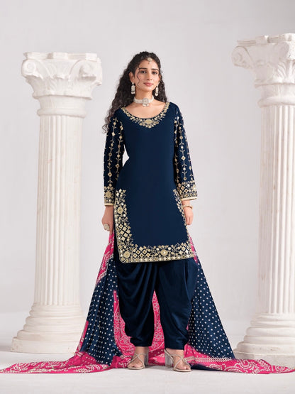 Salwar Suit bleu marine aux détails dorés en soie chanderi COLLECTION MEHER