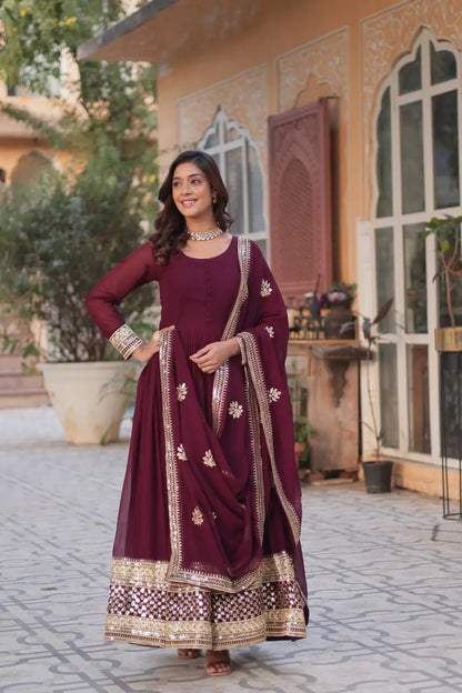 Robe de Designer Bordeaux avec Broderie Sequins et Dupatta Assorti
