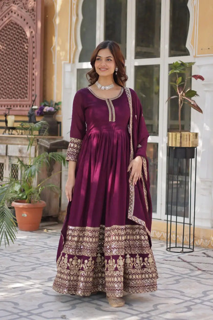 Robe Longue Bordeaux avec Broderies de Sequins et Dupatta Somptueux