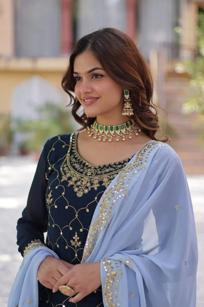 Entenblaues Palazzo-Kurti-Set mit Paillettenstickerei und kontrastierendem Dupatta