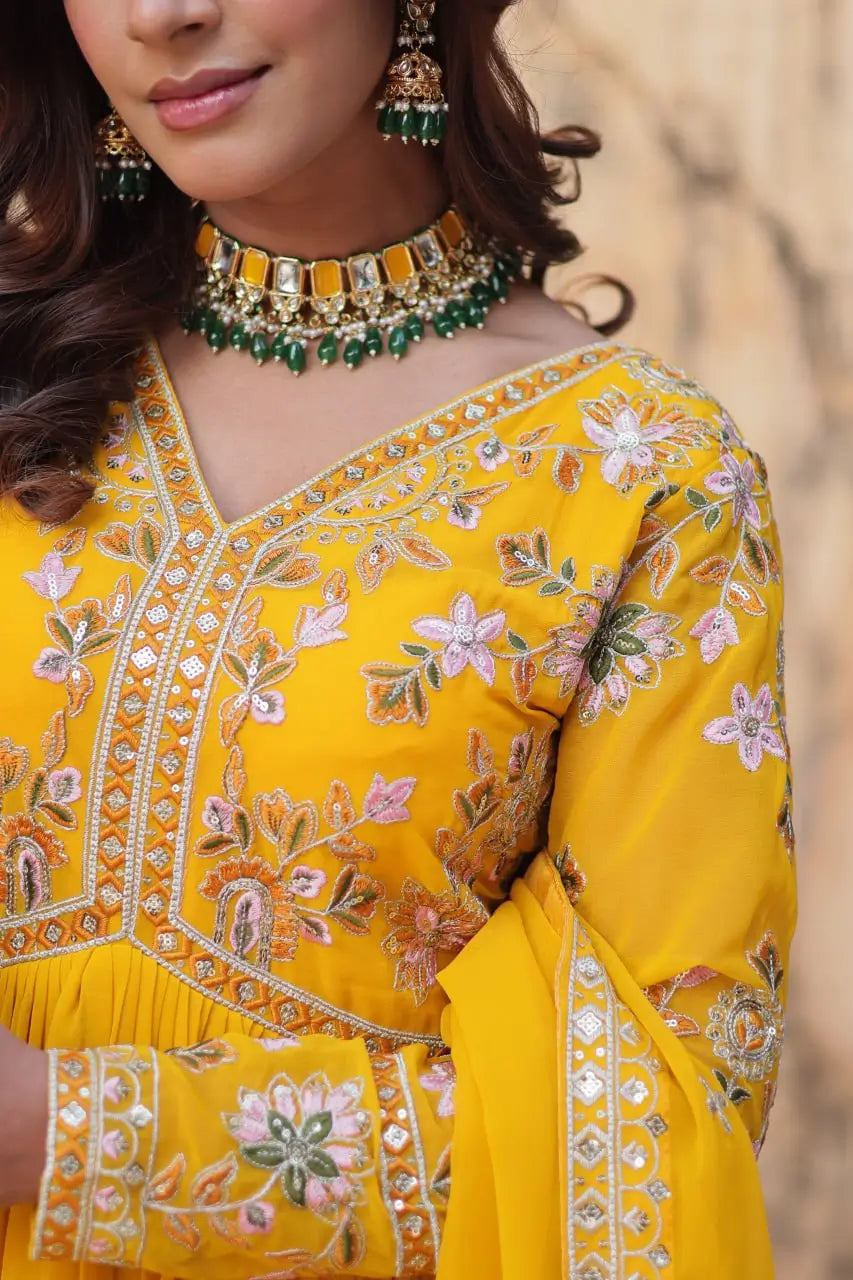 Robe Longue Indienne Jaune Éclatant avec Broderies de Fils et Sequins avec Dupatta