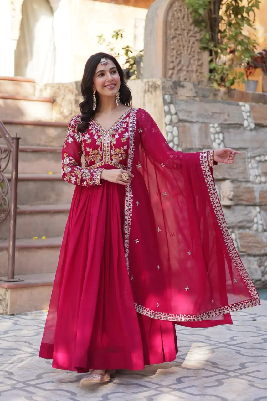 Robe Longue Rouge Rosé avec Broderies de Fils et Sequins avec Dupatta