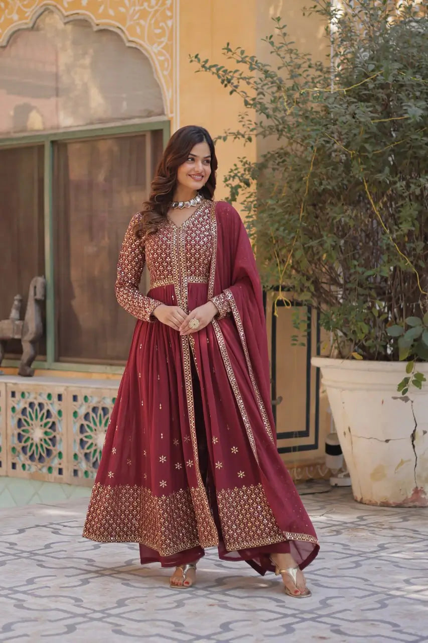 Robe Longue Bordeaux en Georgette avec Broderies de Sequins et Dupatta