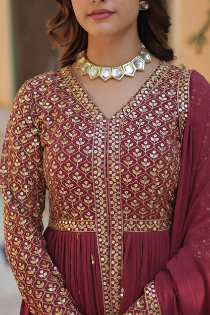 Robe Longue Bordeaux en Georgette avec Broderies de Sequins et Dupatta