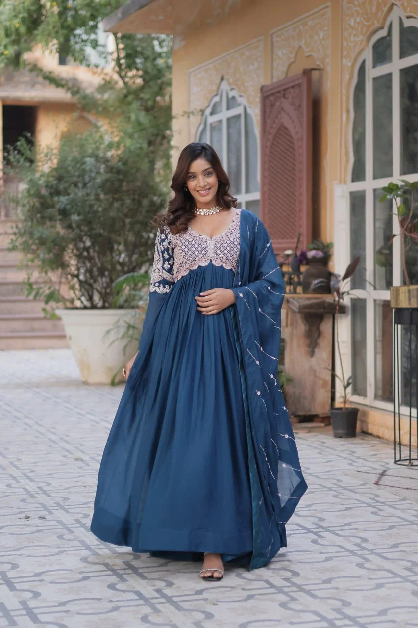 Robe Longue Bleu en Georgette | Broderies de Perles et Sequins