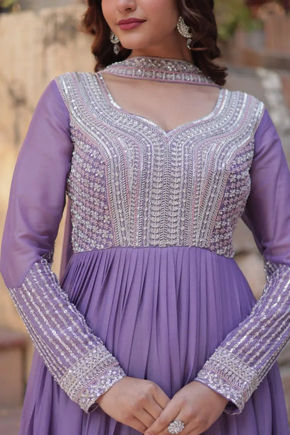 Robe Longue Violet Lilas en Georgette | Broderies de Perles et Sequins avec Dupatta