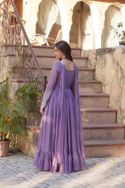 Robe Longue Violet Lilas en Georgette | Broderies de Perles et Sequins avec Dupatta