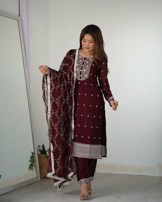 Klassischer burgunderroter Salwar-Anzug, gebrauchsfertig, mit Paillettenstickerei und Fadenarbeit