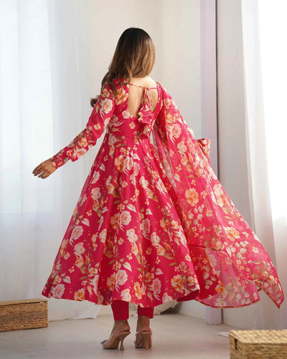 Robe en organza à imprimé floral rose avec dupaata