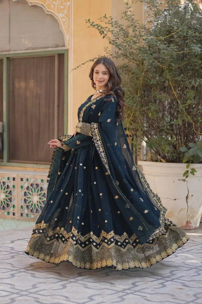 Robe Longue Bleu Cyan | Georgette avec Broderies Zari et Sequins