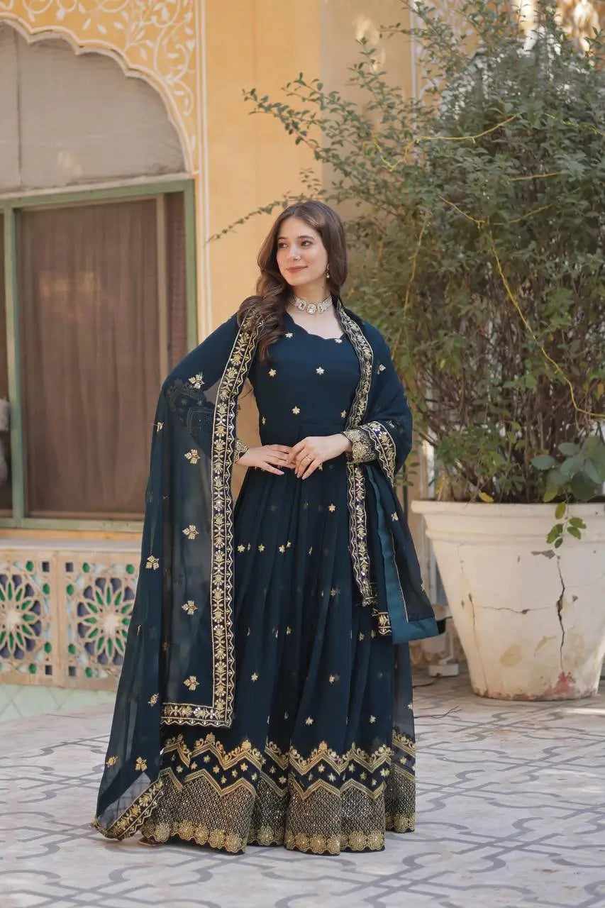 Robe Longue Bleu Cyan | Georgette avec Broderies Zari et Sequins