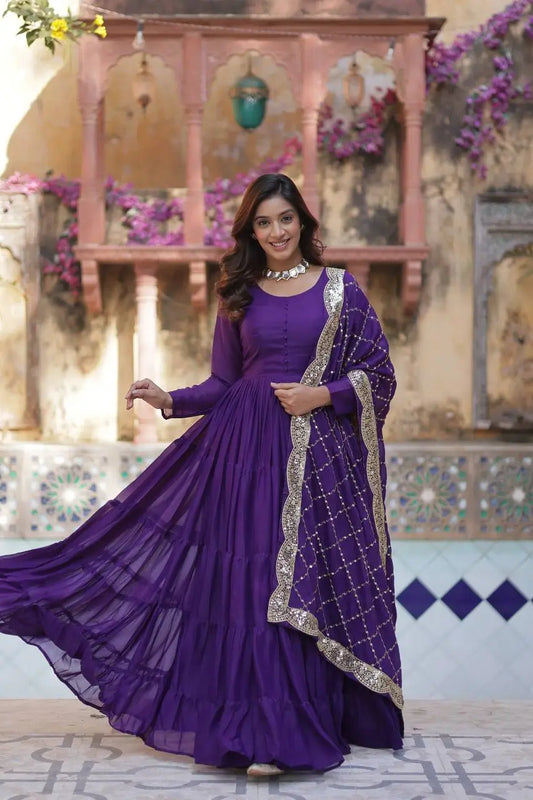 Robe Longue Violet Prune Profond | Georgette Évasée avec Voile Brodé
