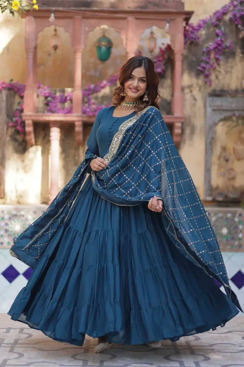 Robe Longue Bleu Cyan Lagon | Georgette Évasée | Broderies et Dupatta