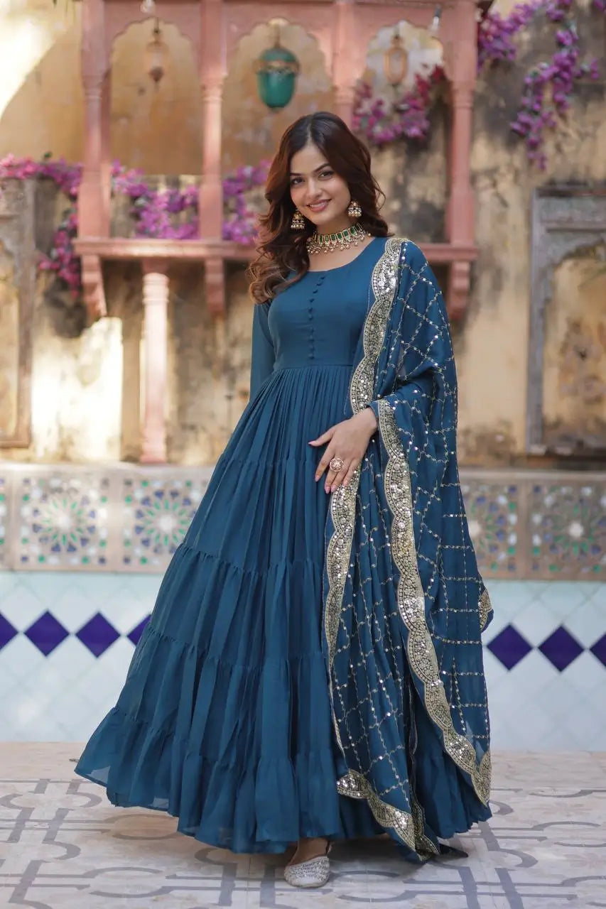 Robe Longue Bleu Cyan Lagon | Georgette Évasée | Broderies et Dupatta