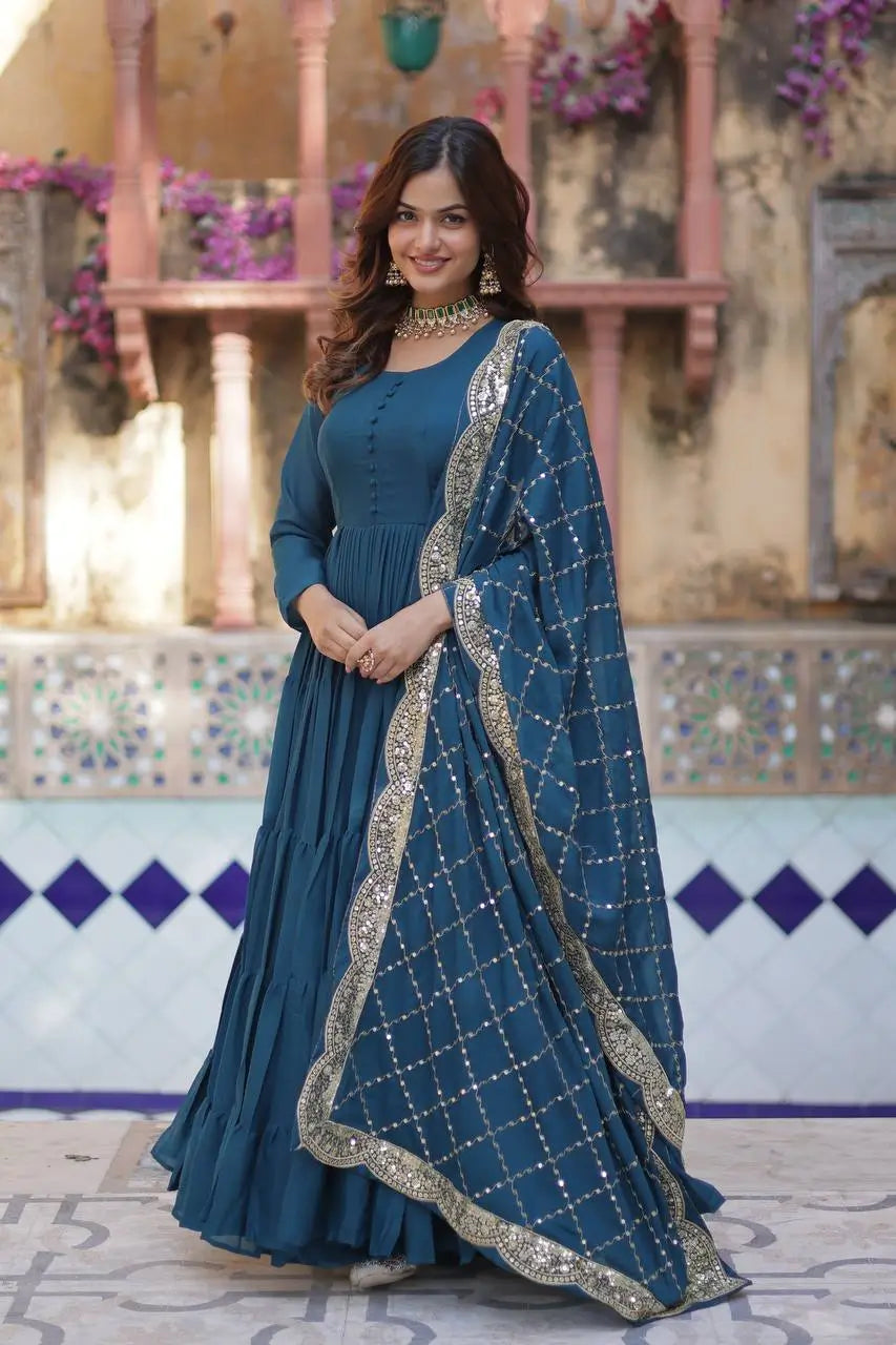 Robe Longue Bleu Cyan Lagon | Georgette Évasée | Broderies et Dupatta