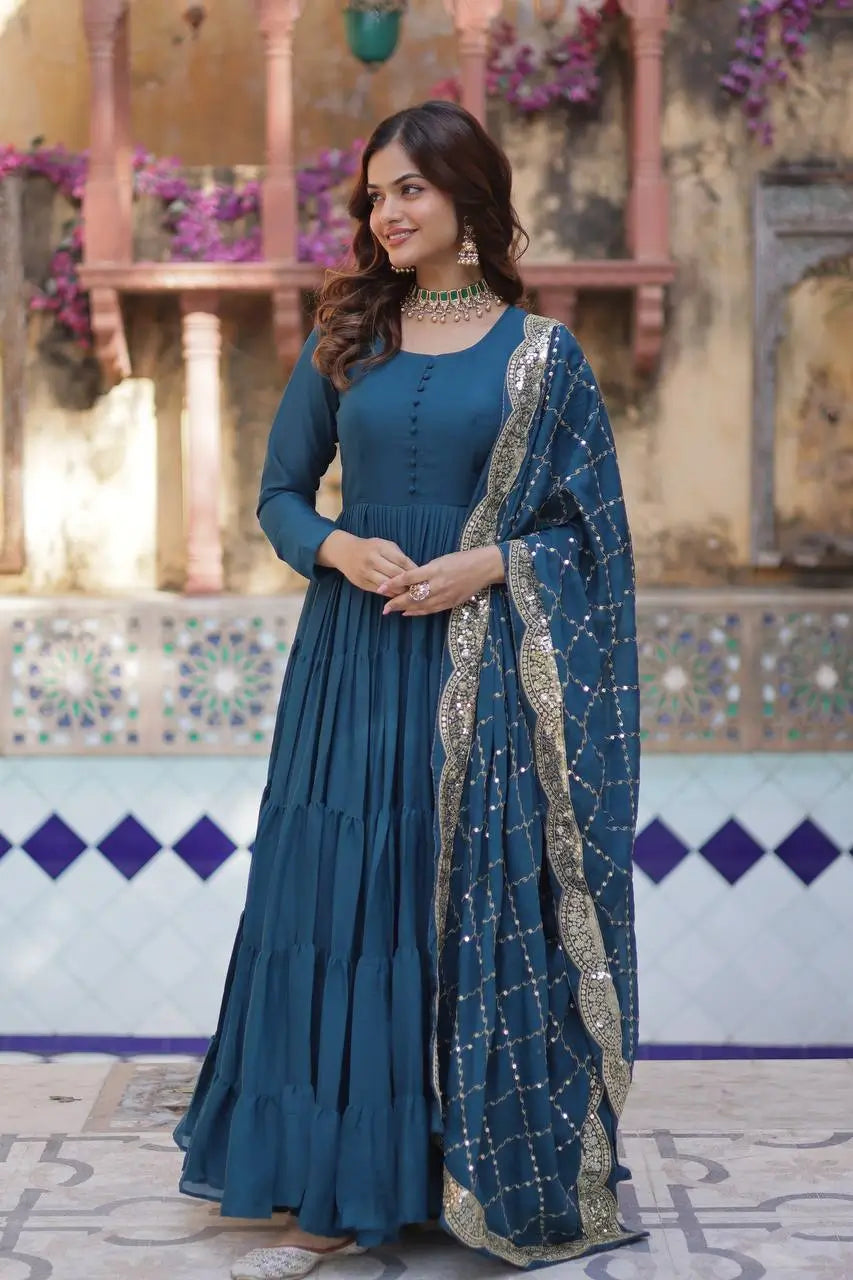 Robe Longue Bleu Cyan Lagon | Georgette Évasée | Broderies et Dupatta