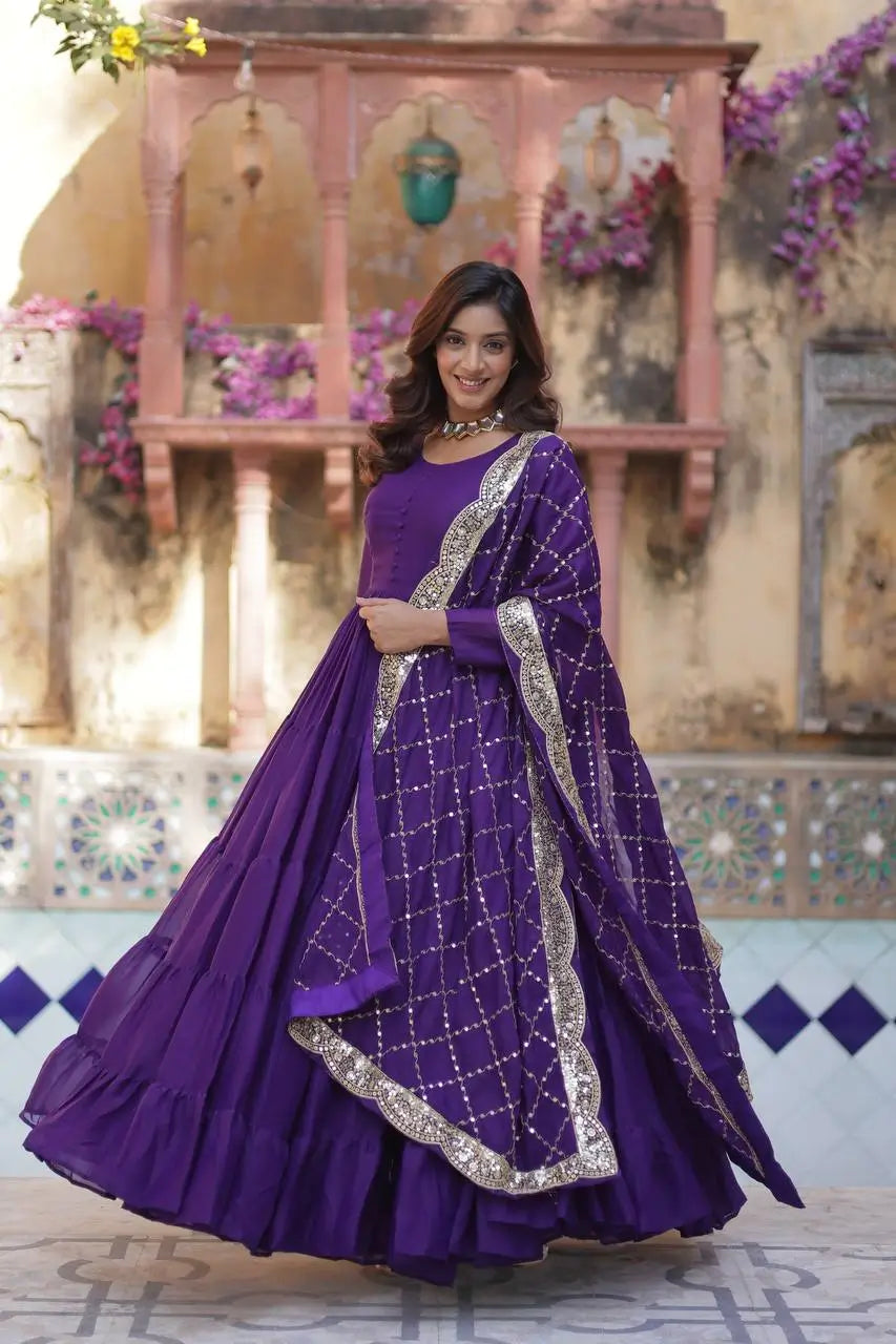 Robe Longue Violet Prune Profond | Georgette Évasée avec Voile Brodé