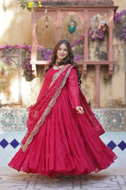 Robe de Cérémonie Rouge Doux | Longue Robe en Georgette évasée | Tenue de Fête avec Broderies Élégantes