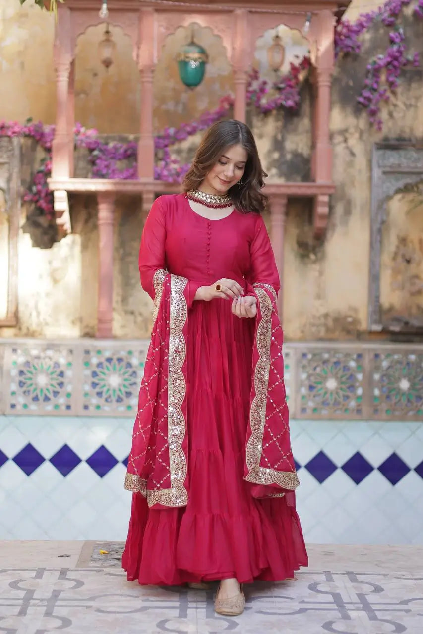 Robe de Cérémonie Rouge Doux | Longue Robe en Georgette évasée | Tenue de Fête avec Broderies Élégantes