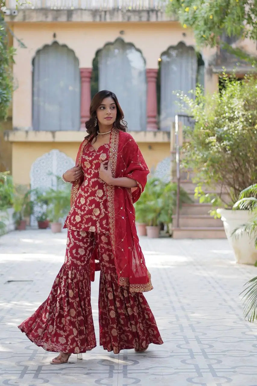Ensemble Salwar Jacquard en Georgette Rouge avec Dupatta