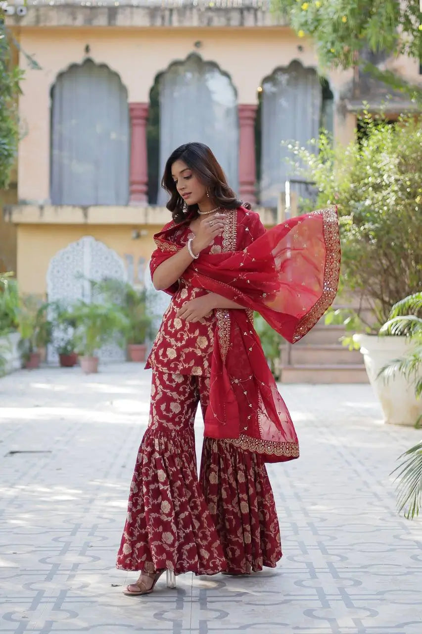 Ensemble Salwar Jacquard en Georgette Rouge avec Dupatta
