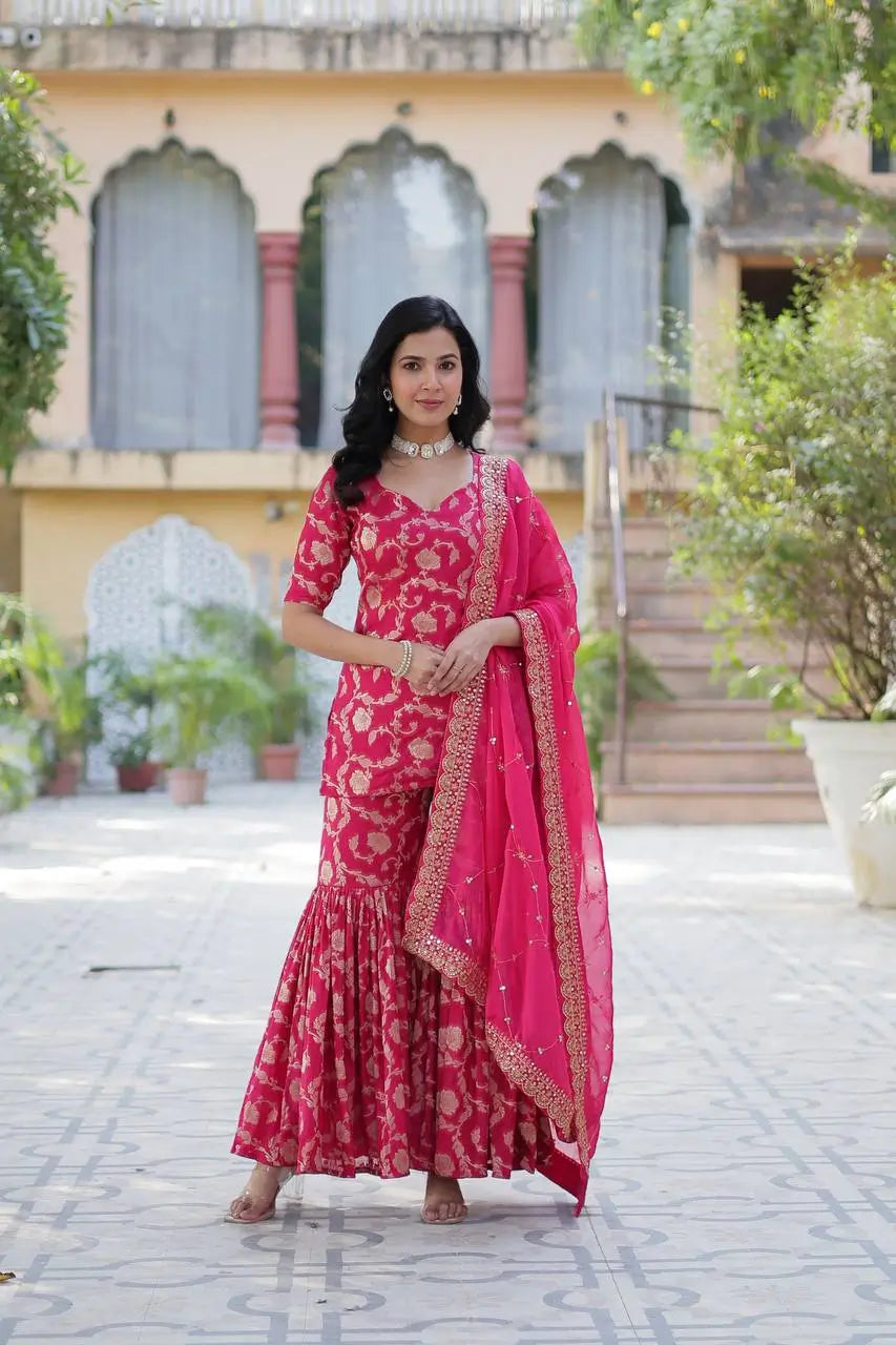 Ensemble Salwar Suit Jacquard en Georgette Rose Fuchsia avec Dupatta
