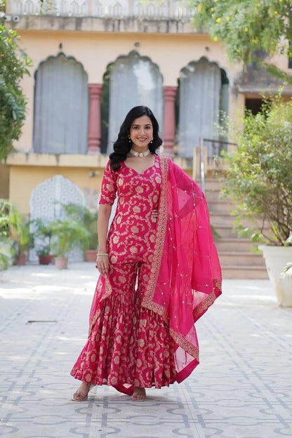 Ensemble Salwar Suit Jacquard en Georgette Rose Fuchsia avec Dupatta