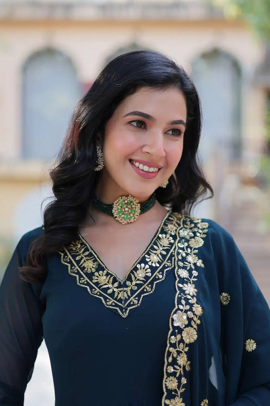 Robe en Georgette Bleu Cyan avec Broderie en Fil Zari, Sequins et Dupatta