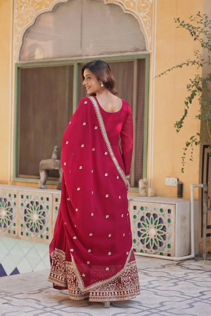 Robe Rouge Carmin en Faux Georgette avec Broderie Riche en Sequins