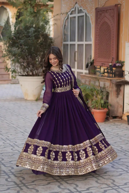 Robe et Dupatta Violet Foncé avec Broderie Zari et Sequins