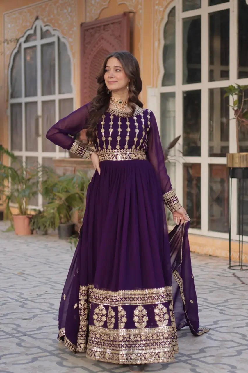 Robe et Dupatta Violet Foncé avec Broderie Zari et Sequins