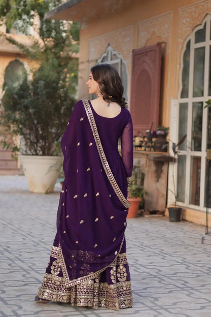 Robe et Dupatta Violet Foncé avec Broderie Zari et Sequins