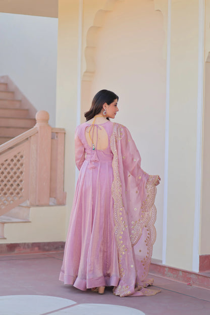 Fendi – Glänzendes Designerkleid aus babyrosa Chiffon mit besticktem Dupatta