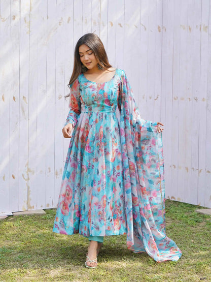 Robe en organza bleu ciel à imprimé floral multicolore avec dupatta assortie – Tenue indienne fraîche et élégante pour femme
