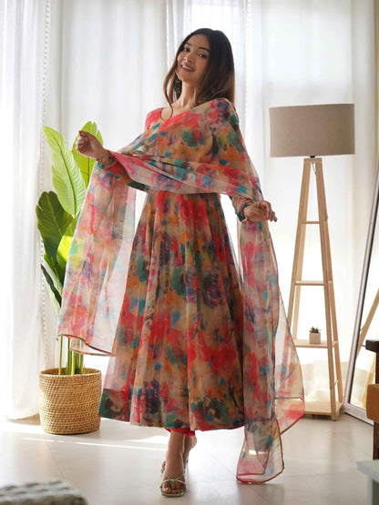 Robe longue en organza rouge à imprimé floral multicolore avec dupatta – Élégance festive et féminine