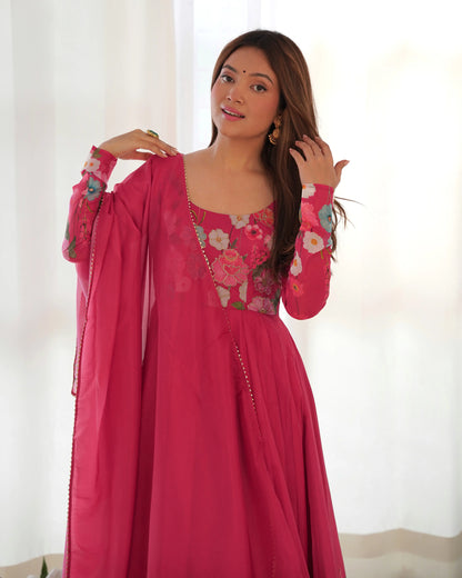 Robe longue en organza rose fucshia à imprimé floral multicolore avec dupatta