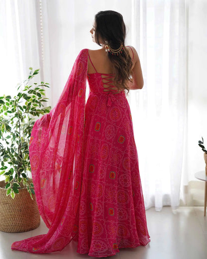 Robe légère en chiffon doux rose foncé à imprimé Bandhej avec dupatta – Élégance traditionnelle et confort moderne