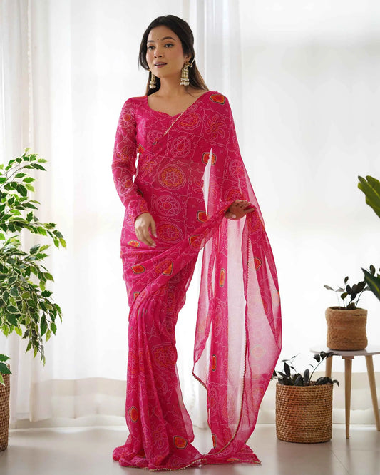 Hellrosa Chiffon-Sari – Bandhej-Druck – tragefertig (vordrapiert)