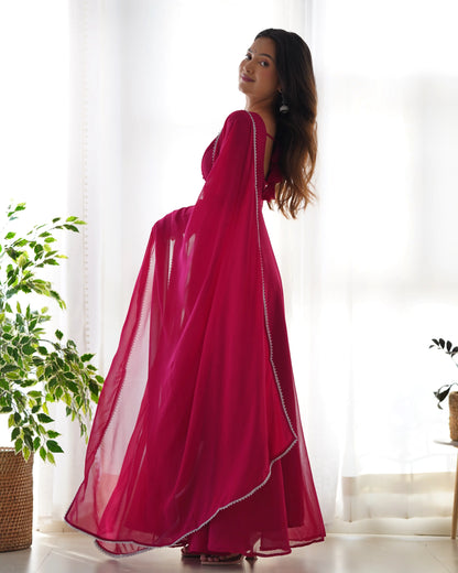 Robe de Designer en georgette rose Fuchsia avec dupatta assortie