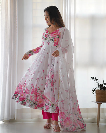 Robe blanche en organza avec imprimé floral rose et dupatta assortie