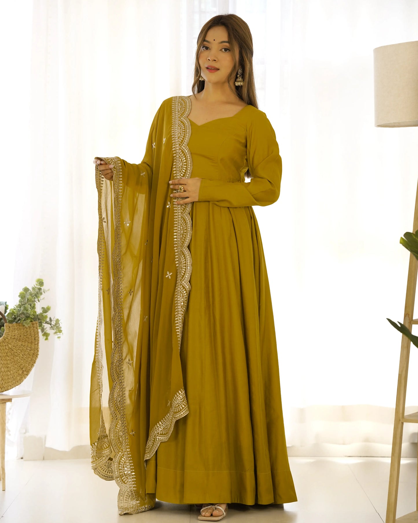 Robe Anarkali Jaune Moutarde en Soie avec Dupatta en Georgette et Broderie