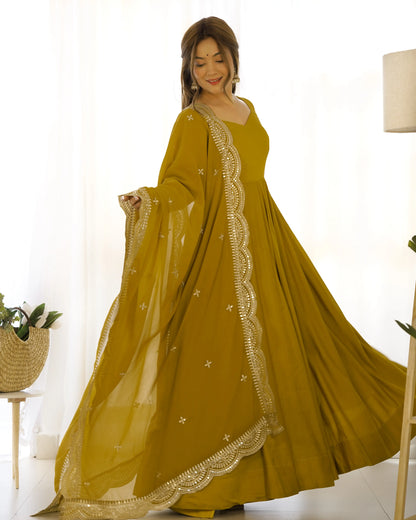Robe Anarkali Jaune Moutarde en Soie avec Dupatta en Georgette et Broderie