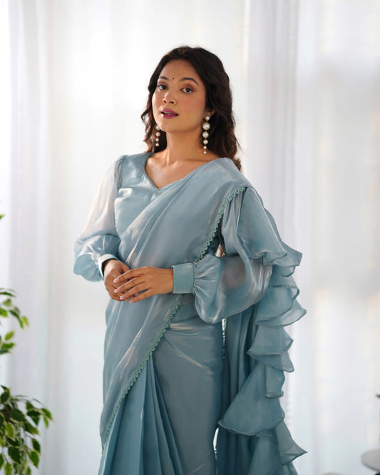 Gebrauchsfertiger himmelblauer Organza-Sari mit ausgefallener Spitzenbordüre