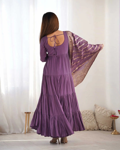 Robe mauve en soie avec dupatta Banarasi en jacquard