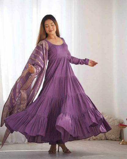 Robe mauve en soie avec dupatta Banarasi en jacquard