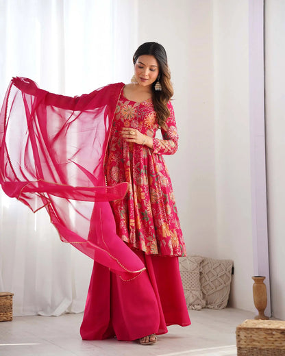 Ensemble kurta style Kediya imprimé floral en chanderi rose fuchsia avec dupatta