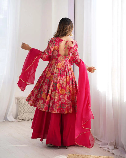 Ensemble kurta style Kediya imprimé floral en chanderi rose fuchsia avec dupatta