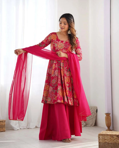 Ensemble kurta style Kediya imprimé floral en chanderi rose fuchsia avec dupatta