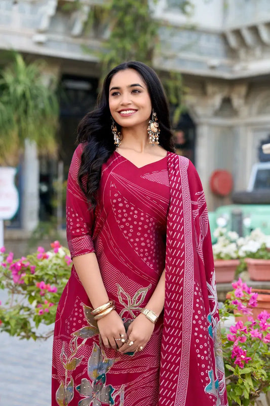 Weicher, dunkelrosa Salwar-Anzug mit Blumendruck und handbestickter Perlenarbeit