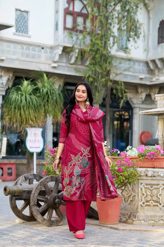 Weicher, dunkelrosa Salwar-Anzug mit Blumendruck und handbestickter Perlenarbeit